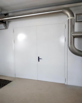 Ворота белого цвета