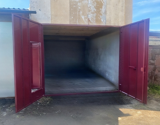 Ворота красного цвета Ворота красного цвета