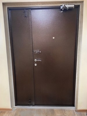 Дверь полуторной конструкции Дверь полуторной конструкции