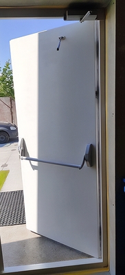 Дверь с ручкой антипаника Дверь с ручкой антипаника