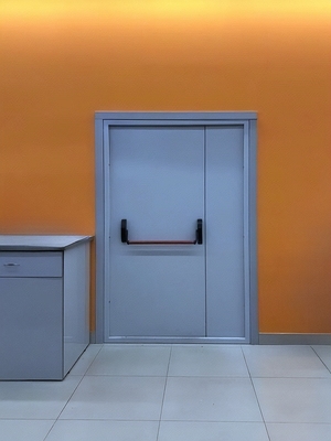 Дверь серого цвета Дверь серого цвета